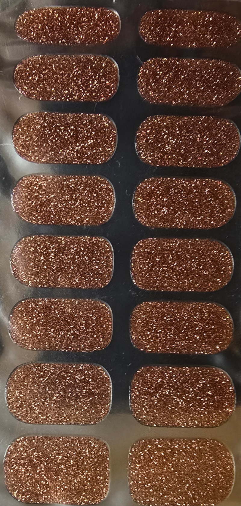 Dazzling Gold: Glamorous Night Nails for Every Occasion