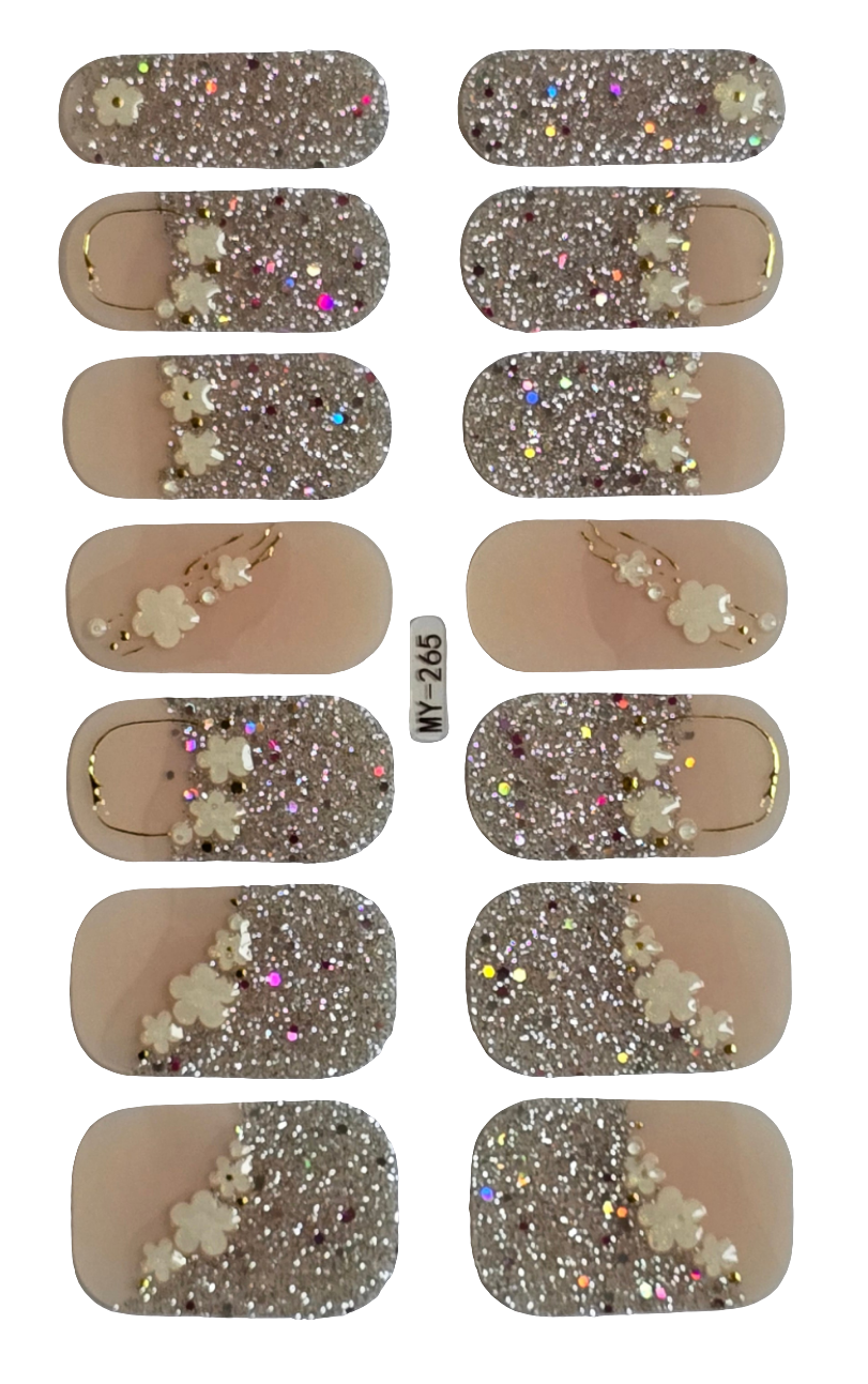 Peachy Perfection: Glitter Nails for a Sweet Touch