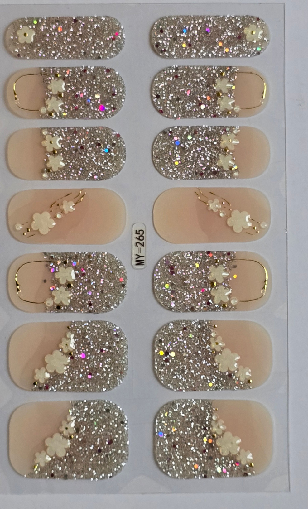 Peachy Perfection: Glitter Nails for a Sweet Touch