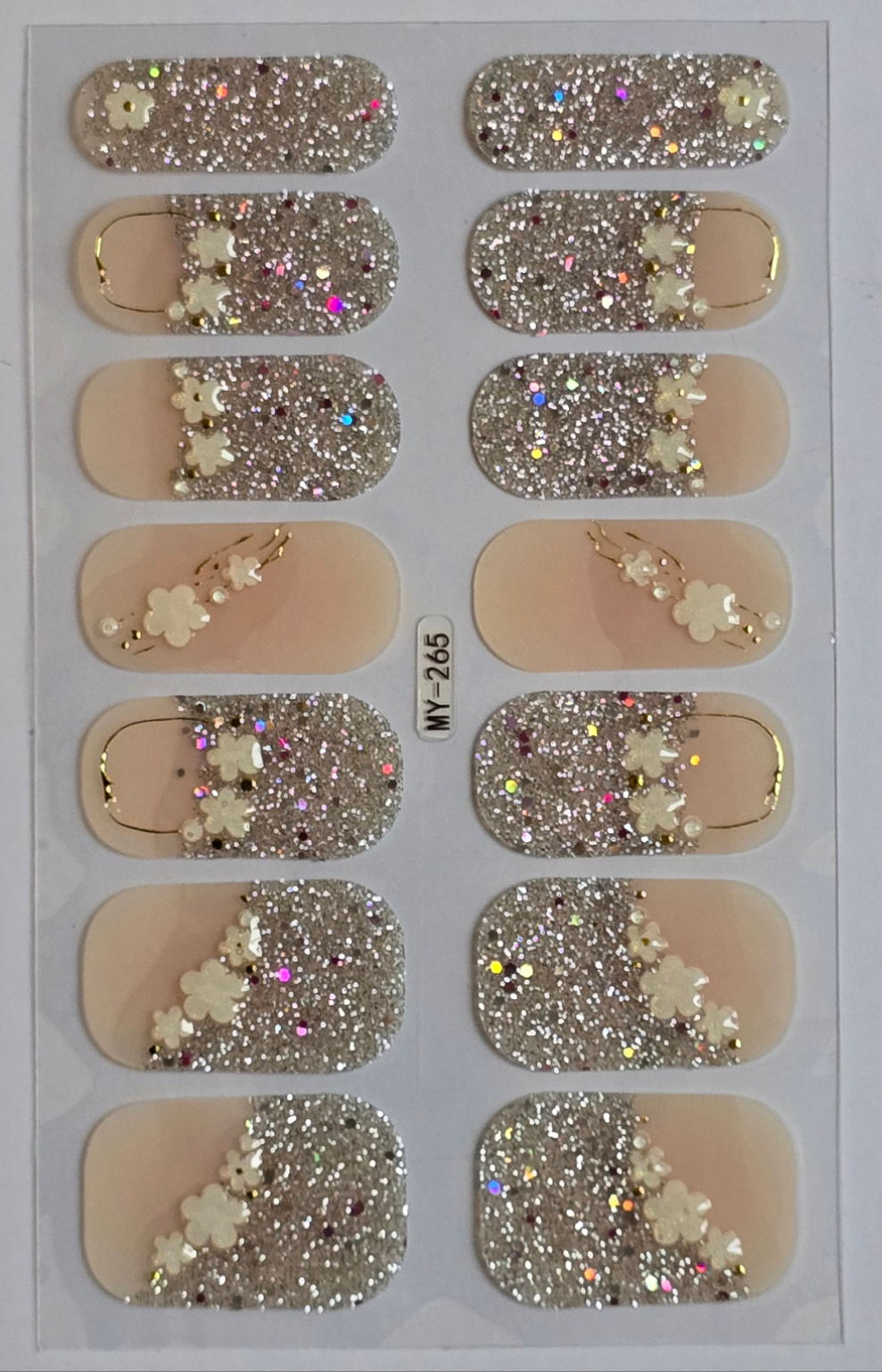 Peachy Perfection: Glitter Nails for a Sweet Touch