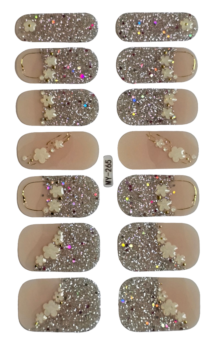 Peachy Perfection: Glitter Nails for a Sweet Touch